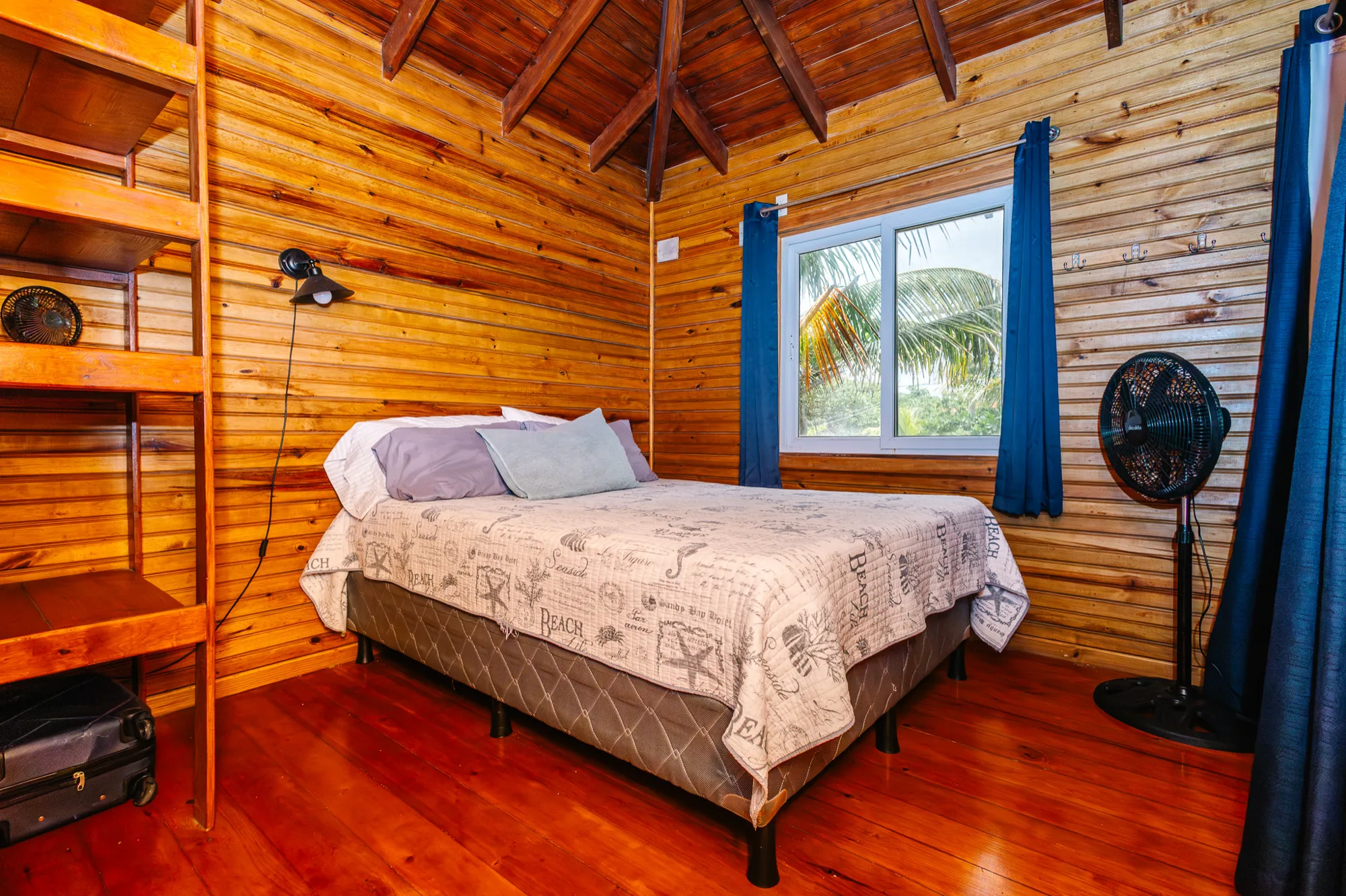 Sunrise Point Retreat — interior photo 1 of 11