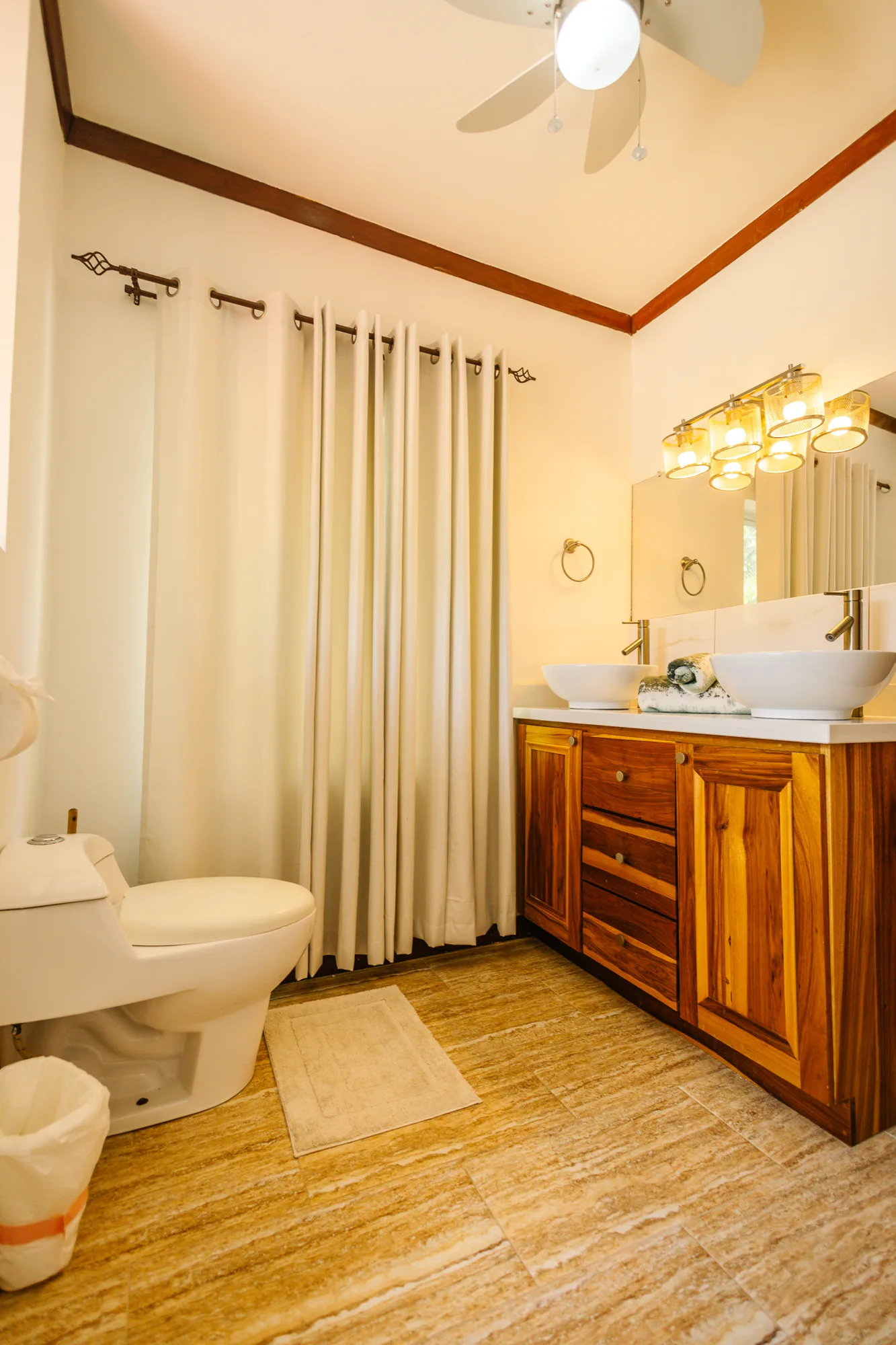 Beachfront Living & Income Retreat — interior photo 17 of 37